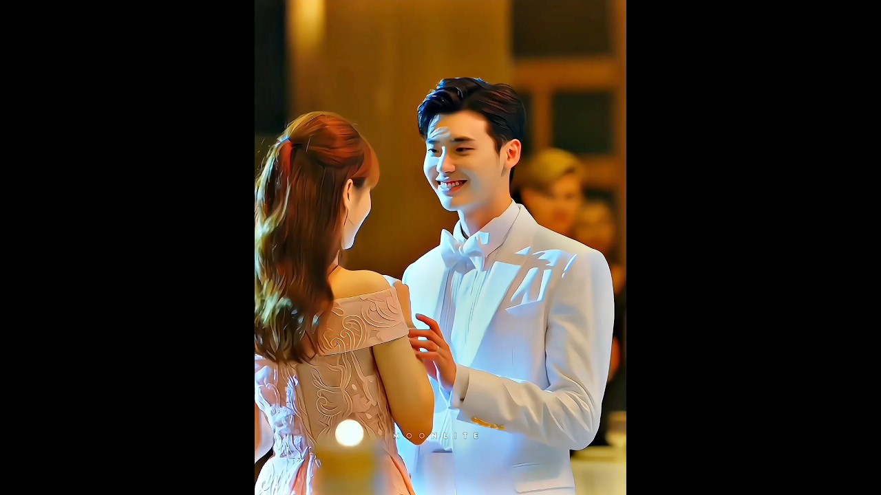 These Two Are Dancing So Lovingly 😍💞 W Two Worlds ✨ #shorts #kdrama #leejongsuk #hanhyojoo