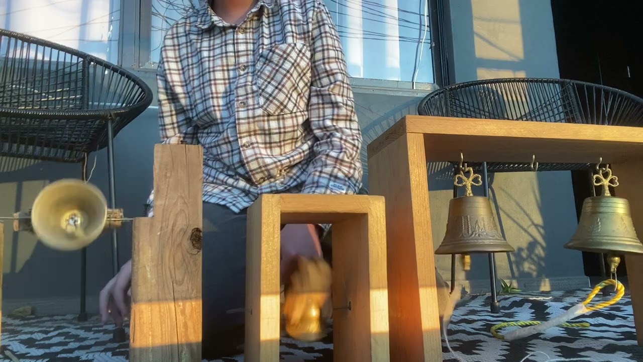 Repique de campanas en mi campanario para misa de Nochebuena (3ª llamada)￼