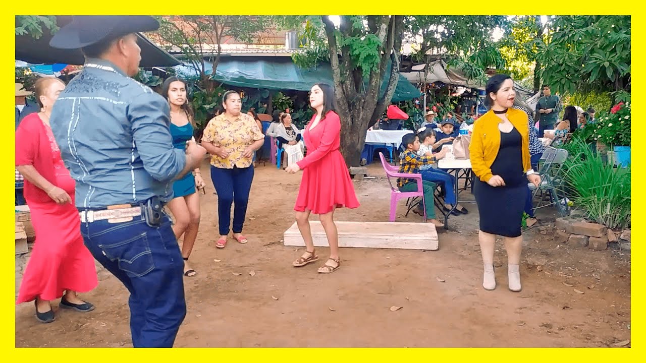 Tocando En Las Norias - Los Potrillos De Turicato