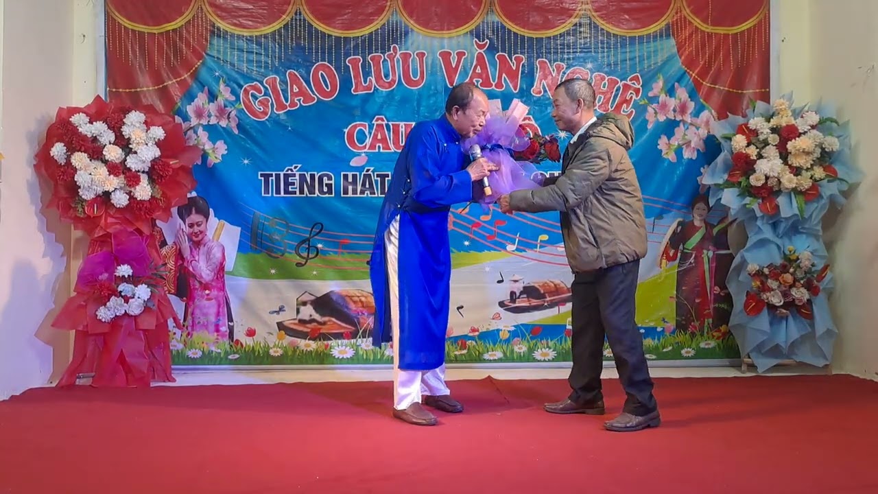 B&agrave;i h&aacute;t ch&egrave;o qu&ecirc; hương nghĩa nặng t&igrave;nh đầy do ca sĩ tất tụ tr&igrave;nh b&agrave;y