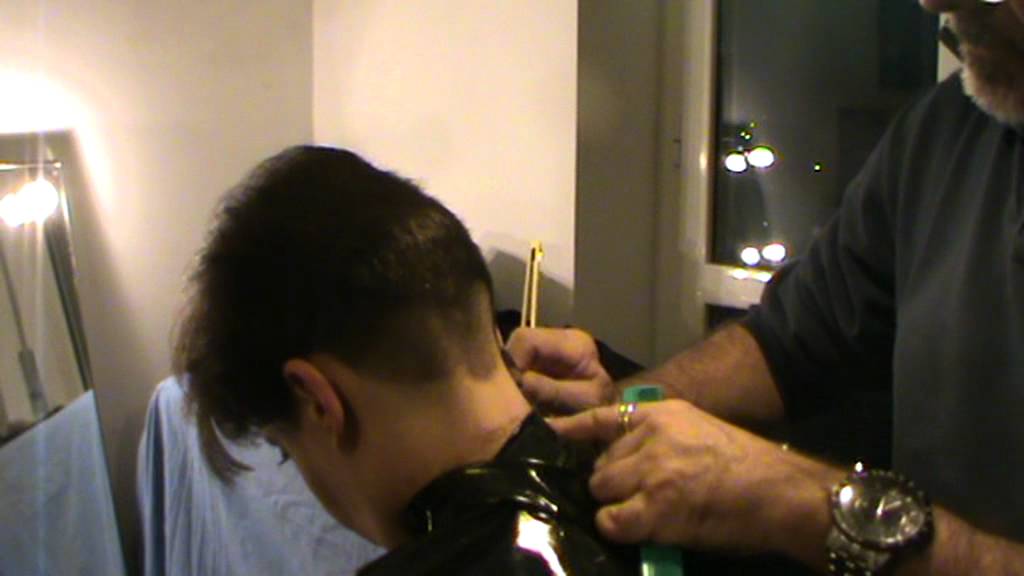 nuca rasata buzz cut