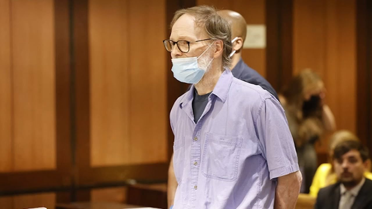 Man accused of killing mugger arraigned on 26 gun charges