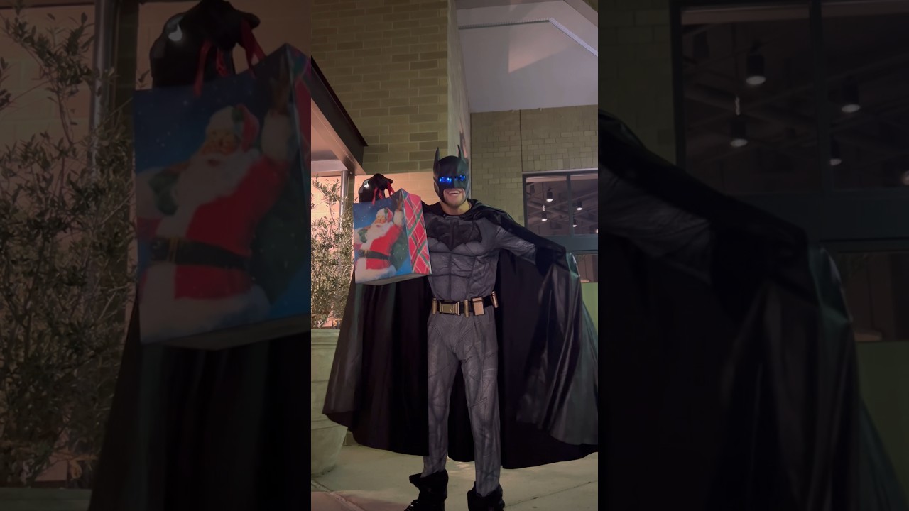 BATMAN: Christmas in Gotham tik tok 