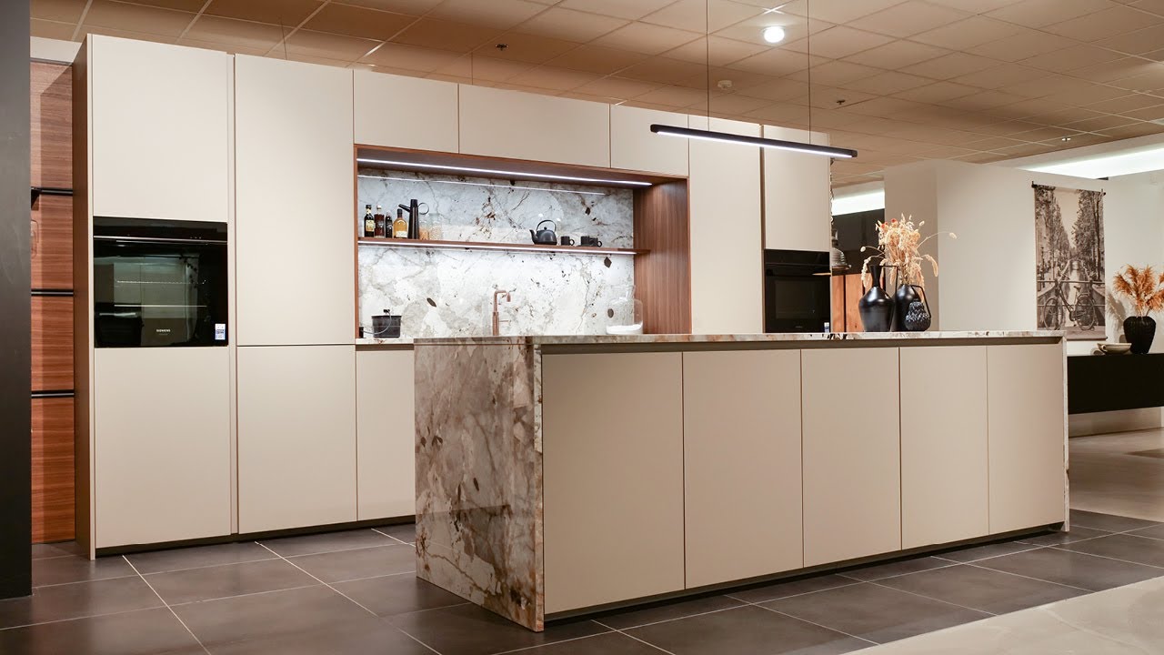 Showroomkeuken Rotpunkt Zerox HPL XT