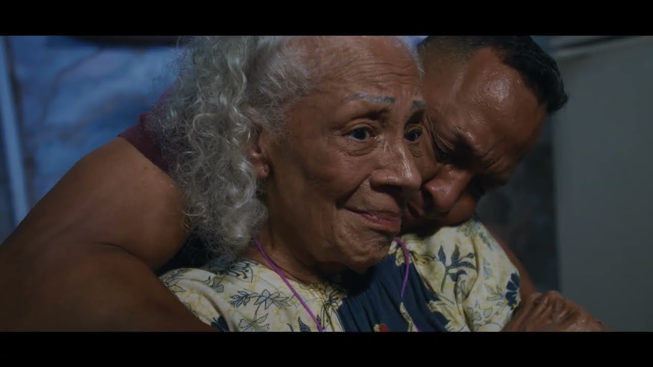 Los Van Van - Ven Dame Un Abrazo -  (Video Oficial)