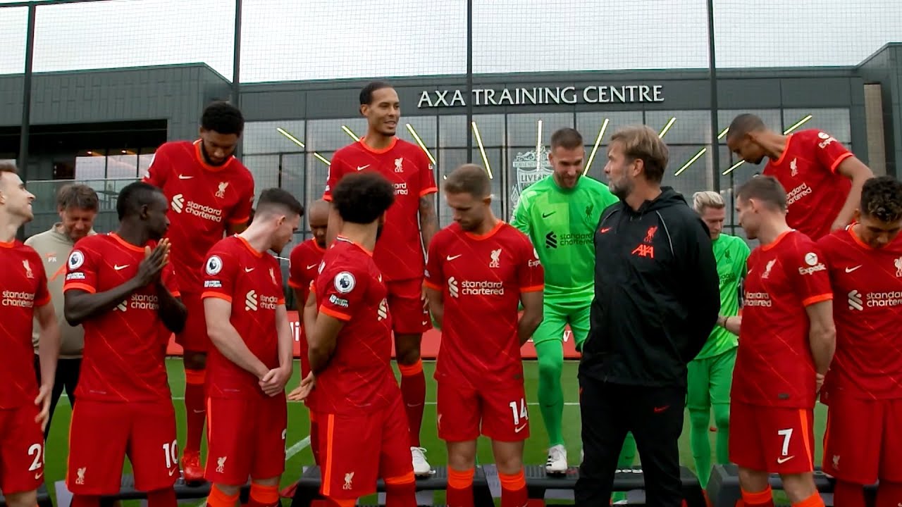 'Why am I always on the front?' | Inside Liverpool's 2021/22 team photo