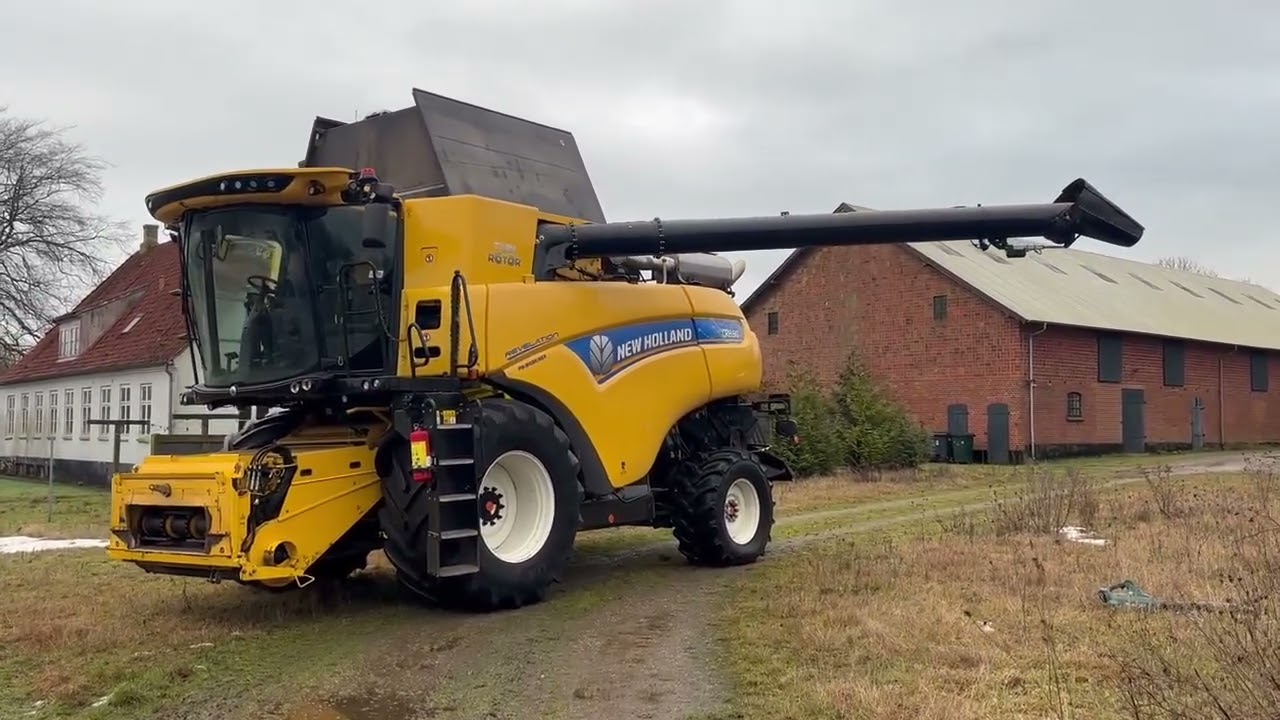 New Holland CR 8.90 Relevation 4 WD 30 fod - Kapow Online Auctions