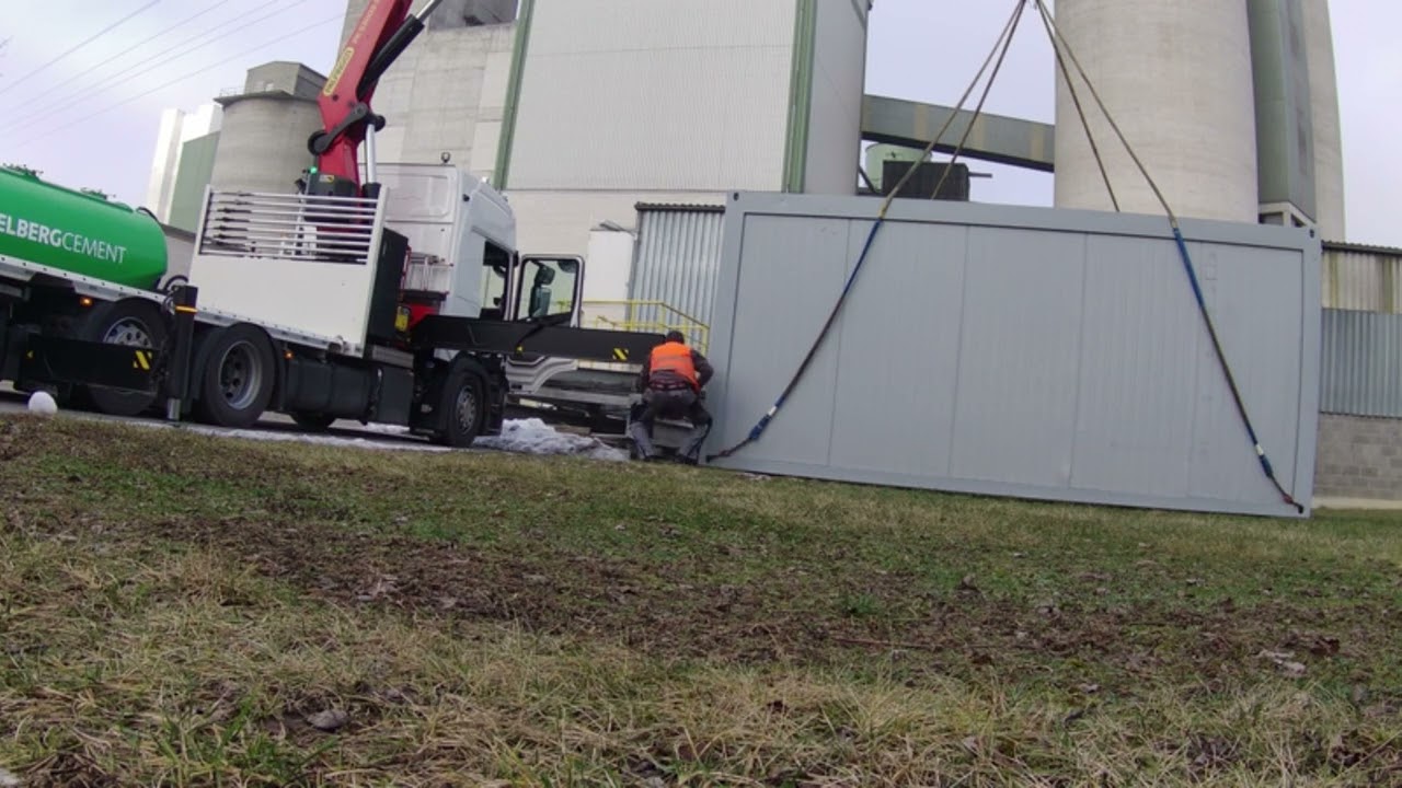 SCANIA , mit Ladekran Container einsetzen....