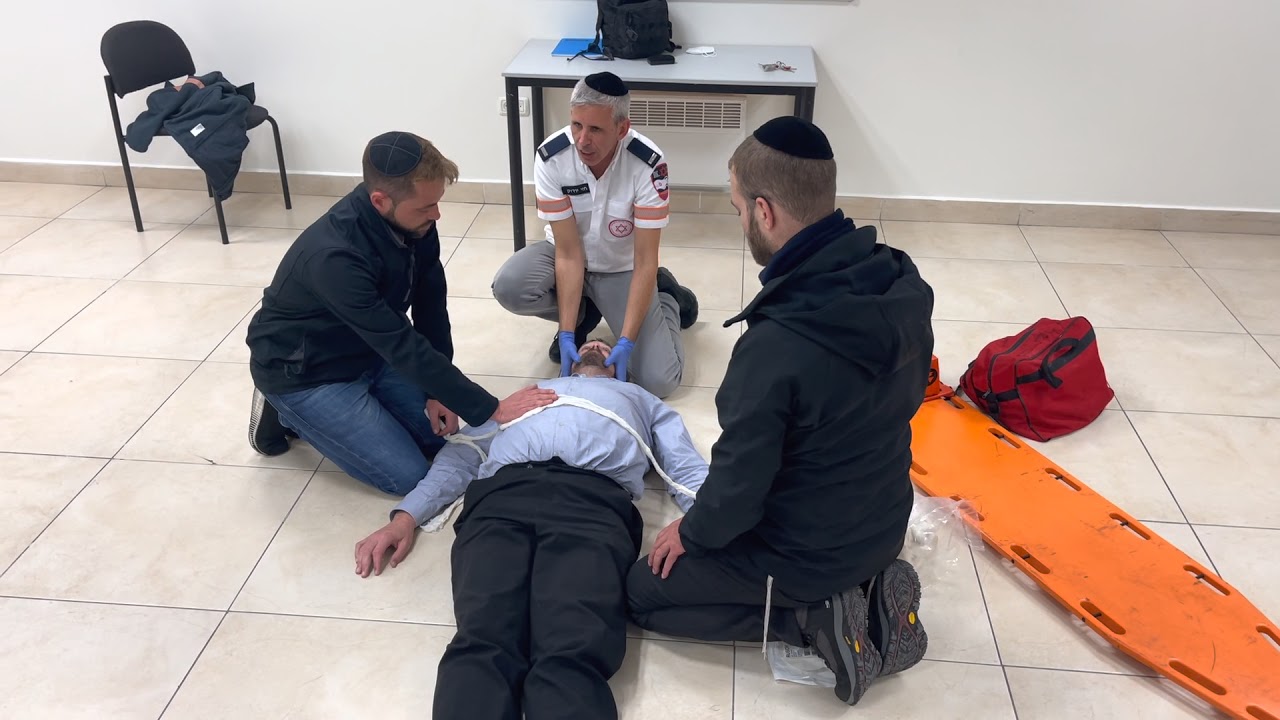 סכימת הטיפול בפצוע טראומה בודד חלק 3 - הדגמה מלאה של חזי + נק.לחיצה + Jaw thrust