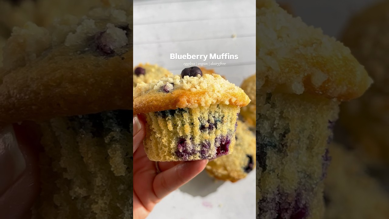 Blueberry Muffins with crumble topping. Recipe👇 #baking #recipes #baking