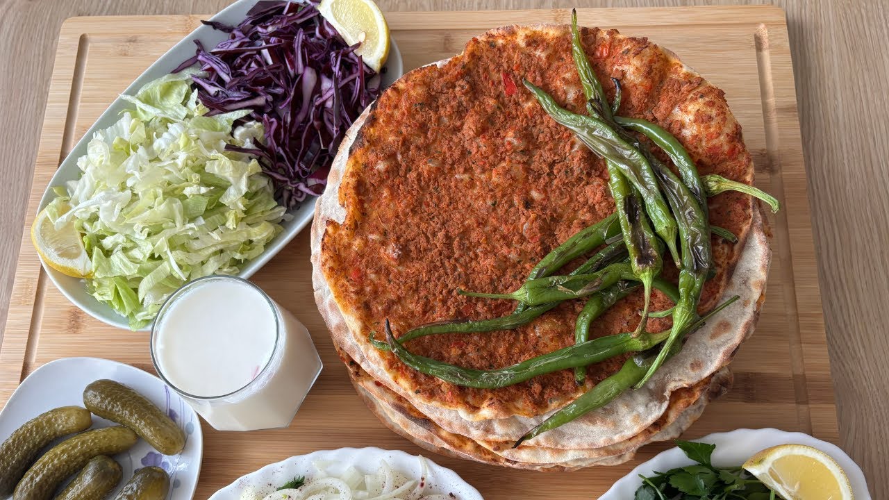 Evde Restoran Tadında Lahmacun Yapımı – Pratik ve Lezzetli!