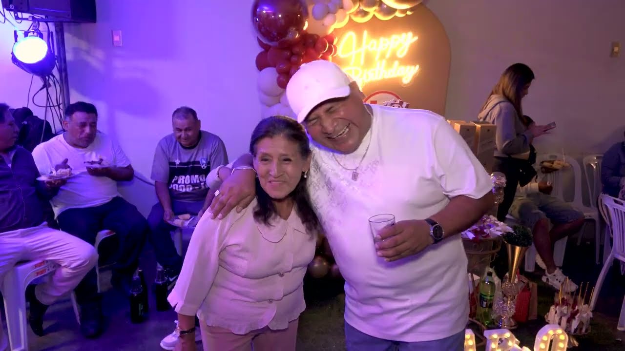 COMO AMIGOS - CANTA: JHOSSY...FELIZ CUMPLEAÑOS 
