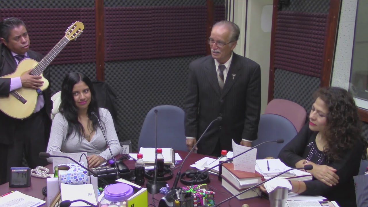 Las palomas, protagonistas de la historia; Tamagochi Checo, Vuela paloma