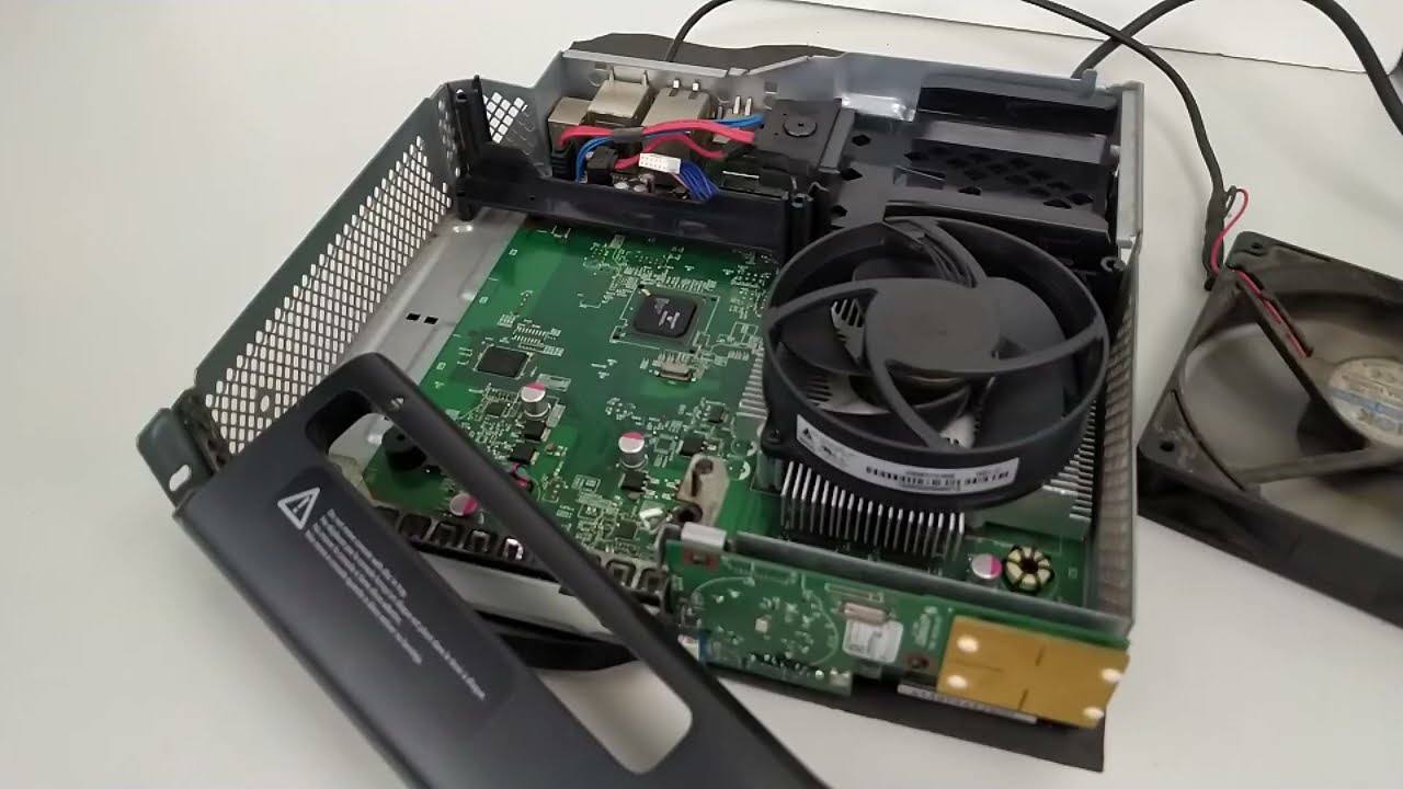 Faça isso se for adicionar um cooler gambiarra das brabas pra refrigerar seu Xbox 360 Slim