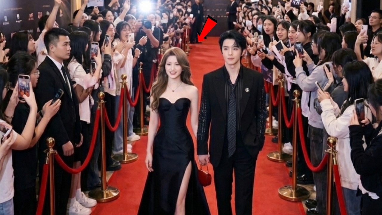 Wow! Liu Yunning and Zhao Lusi Appear Together on the Red Carpet at Weibo Night