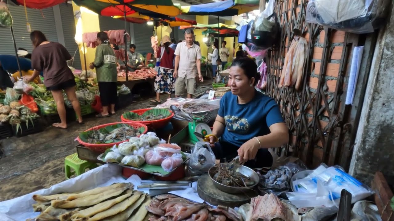 Amazing Cambodian Market Food Compilation - Delicious Breakfast, Noodles Soup, Fresh Seafood & More 