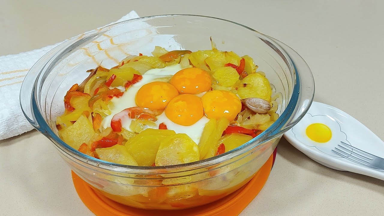 👍EN EL MICROONDAS AHORRANDO ACEITE 🥚🥔 HUEVOS  CON PATATAS A LO POBRE👌// BEATRIZ COCINA
