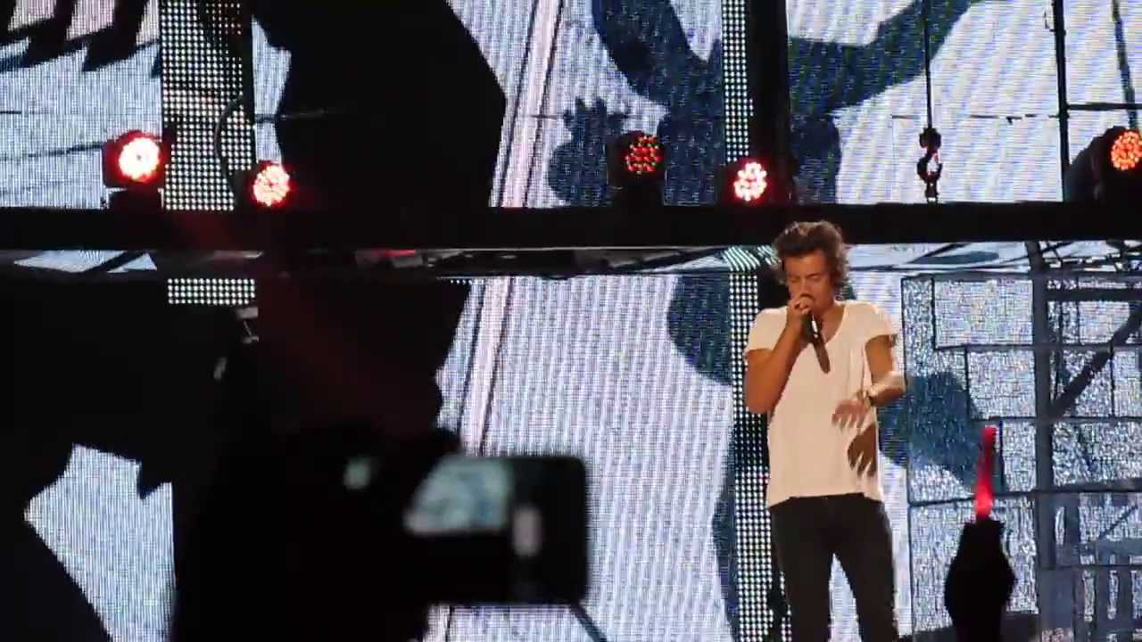 One Direction | Teenage Dirtbag HD | TMH Tour | Melbourne (17.10.2013)