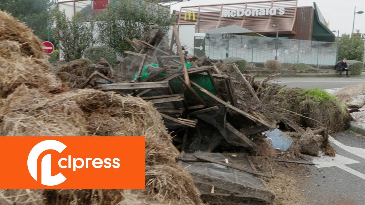 Agriculteurs : Mcdonald ciblé par les agriculteurs en colère (24 janvier 2024, Agen, France)