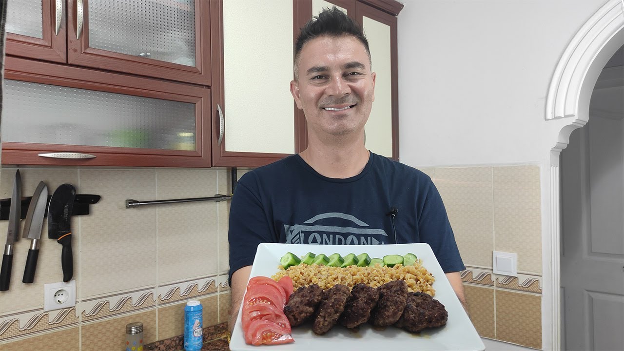 БЫСТРЫЙ ВКУСНЫЙ УЖИН ПО-ТУРЕЦКИ: КОТЛЕТЫ и БУЛГУР. Турок готовит кёфте как в турецком кафе\ Анталия