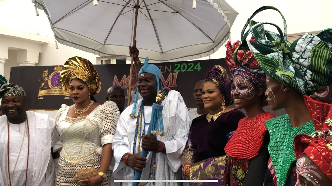 GRACE FOUND HER BEFORE OONI OF IFE! SEE HOW SHORT COPPER PRECIOUS RECEIVED GENEROUS GIFT FROM OONI