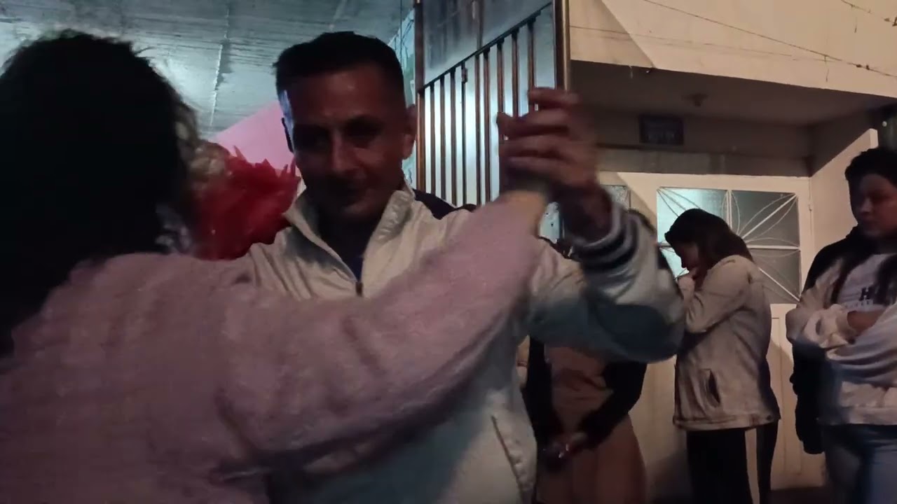 Feliz cumpleaños te desea el mariachi acompañado de tu familia y amigos 🎉🎊🥳🎂