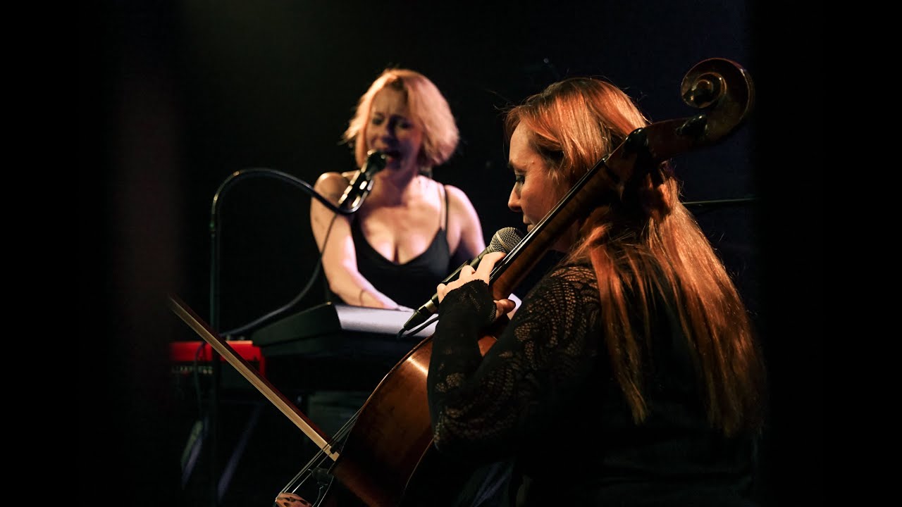 CLOCKS AROUND WINTER - NEHL AELIN (LIVE VERSION)