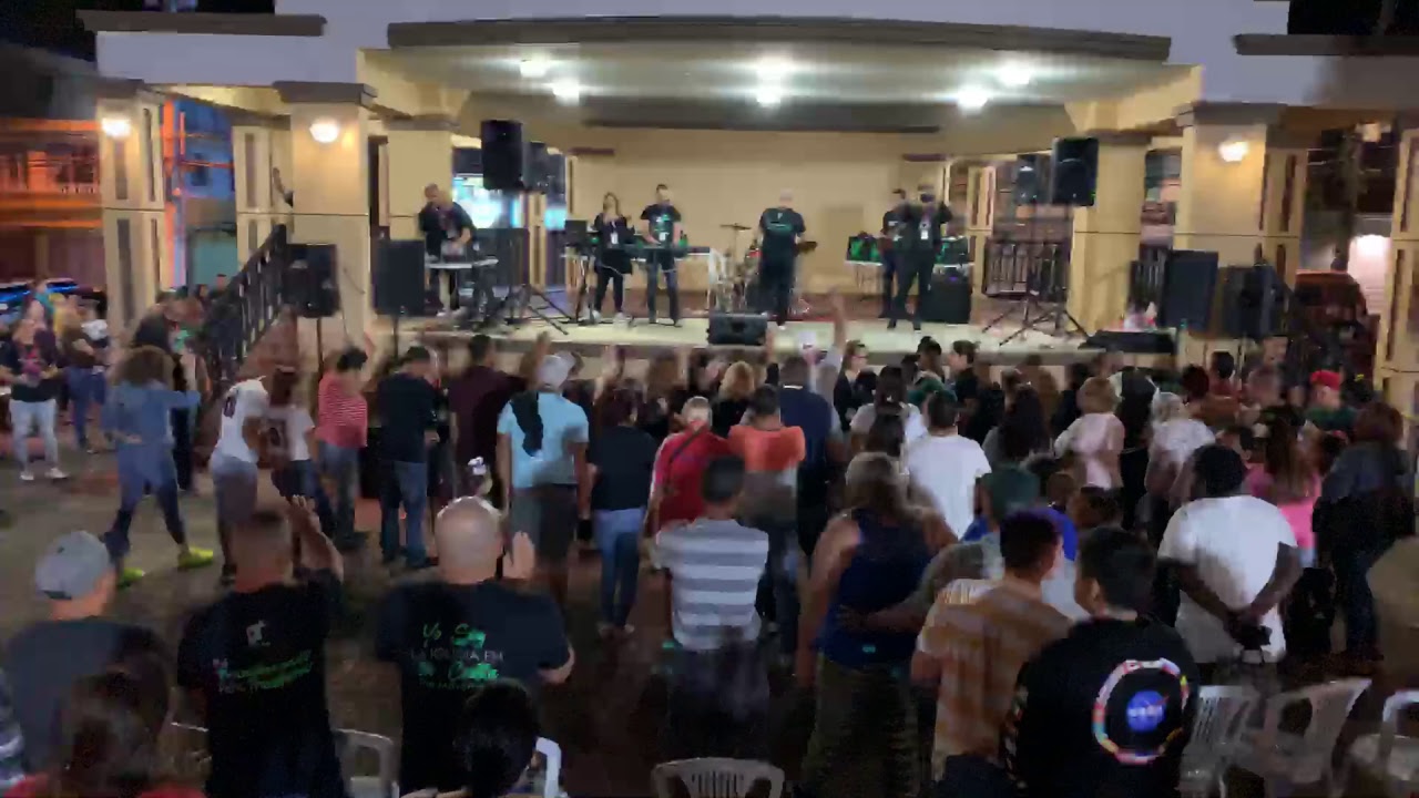 LA IGLESIA EN LA CALLE  EVANGELISTA BRYAN CARO (Quebradillas)