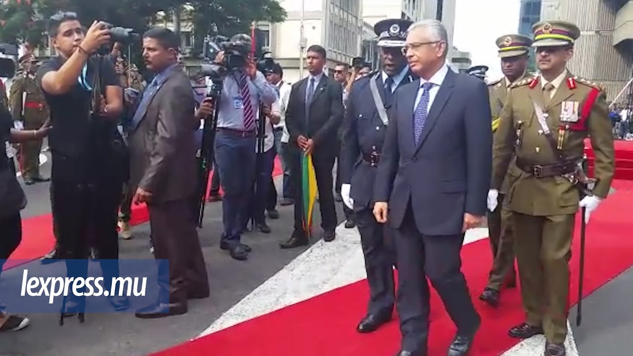 Pravind Jugnauth passe en revue la garde d&rsquo;honneur