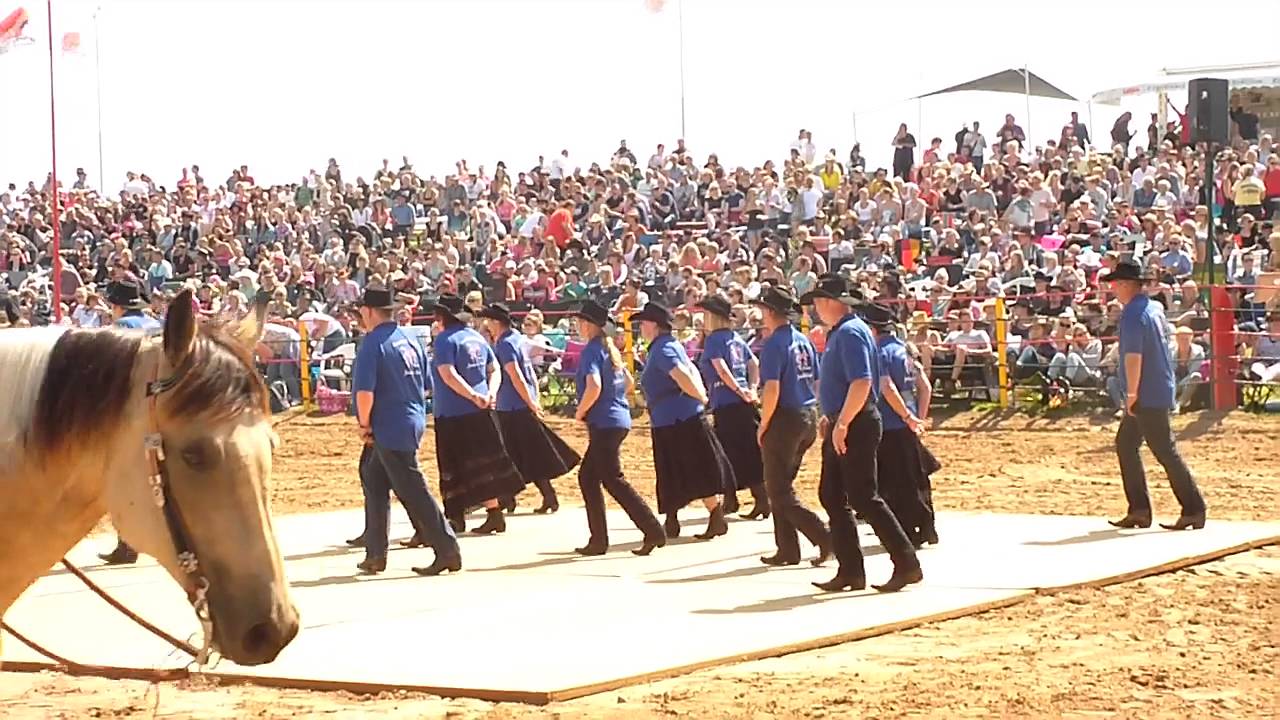 Auftritt der Line Dance Freunde Lotte beim Westernfestival Junkern-Beel 2016