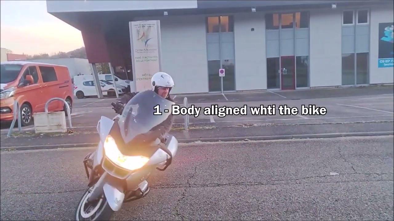 Uturn in BMW 1200RT, police style vs Japanese style