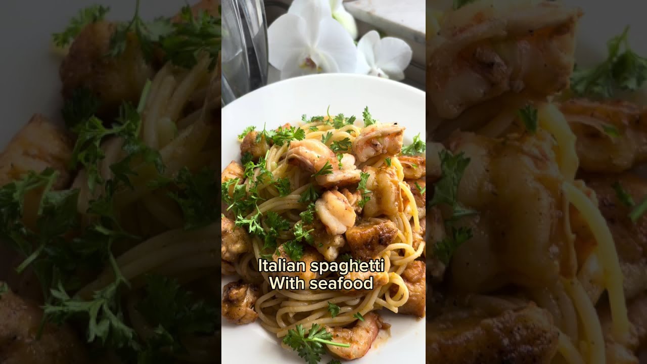 Italian spaghetti with seafood 