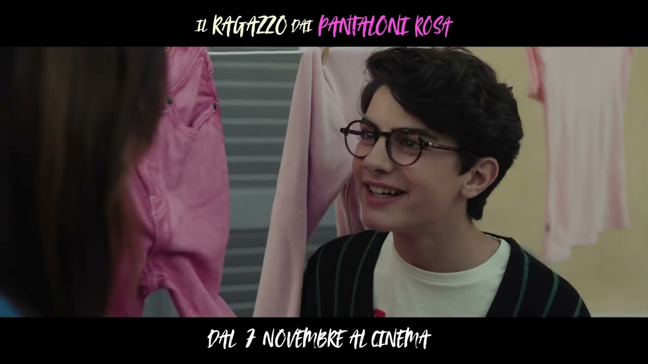IL RAGAZZO DAI PANTALONI ROSA | Il trailer del film | HOT CORN