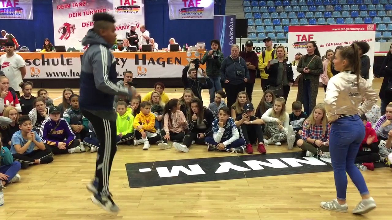 Jannike Köhler vs. Noel, Junioren Battles, TAF HipHop Deutschlandcup 2016 in Bietigheim-Bissingen