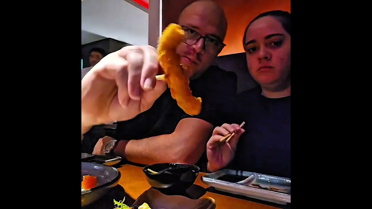 Comendo comida japonesa no restaurante harumi em SP @vivendonoparaguay26 