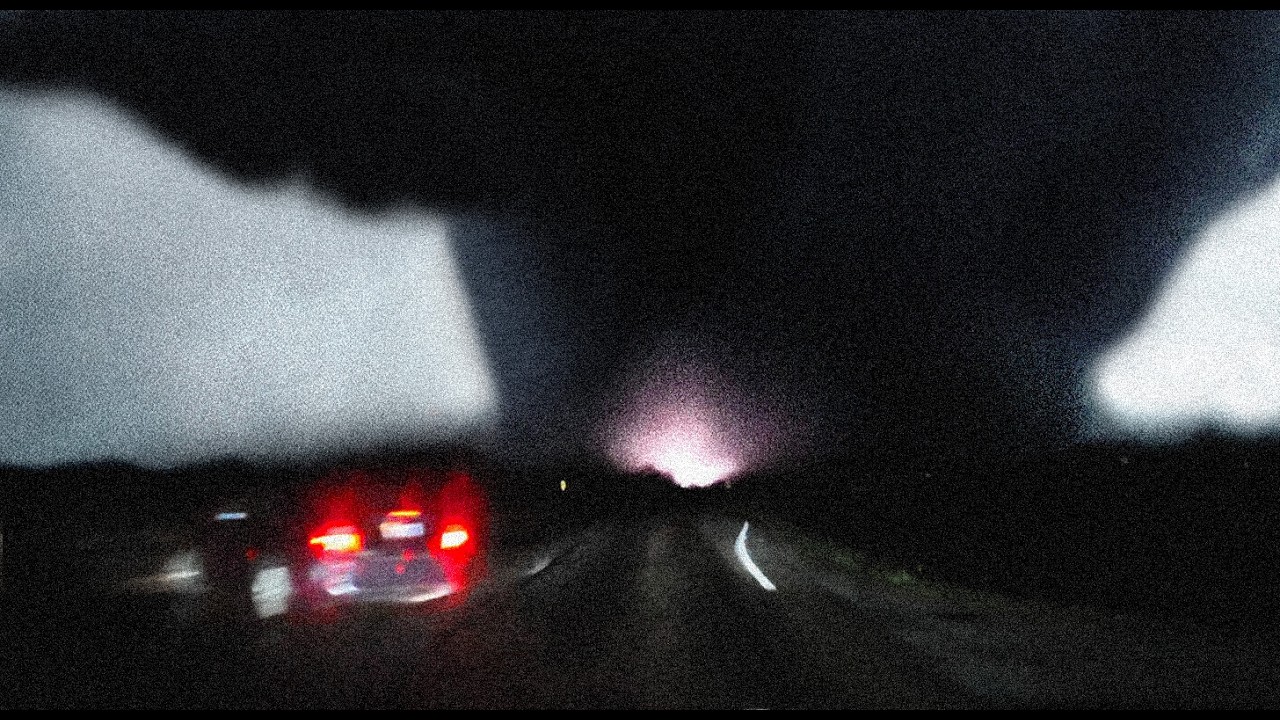 This Tornado Chase Turned Into A Nightmare - Poplar Bluff, MO