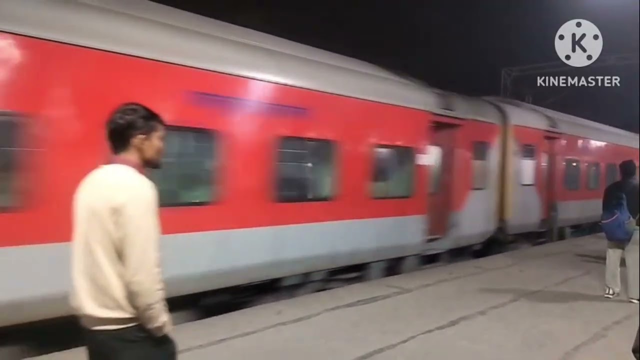 Howrah Dehradun express/vande Bharat train passing video/Bhartiya rail ke khubsurat najare
