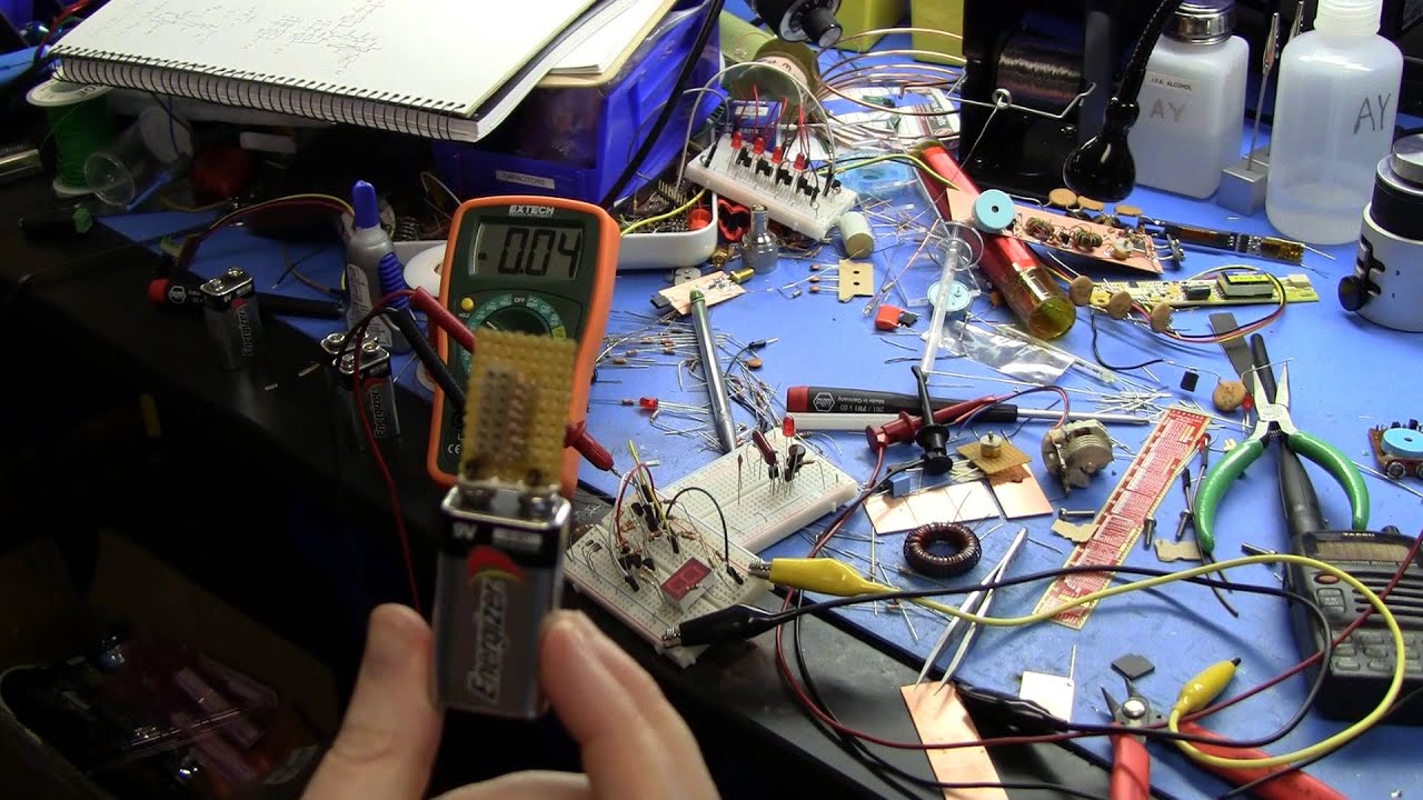 Advent Calendar of Circuits 2014: Day 10: Deluxe 9 Volt Battery Tester