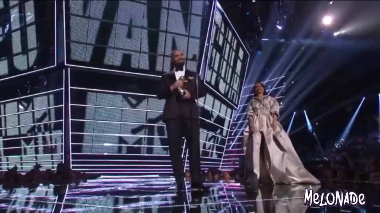 Rihanna's awkward dab at the 2016 VMA's