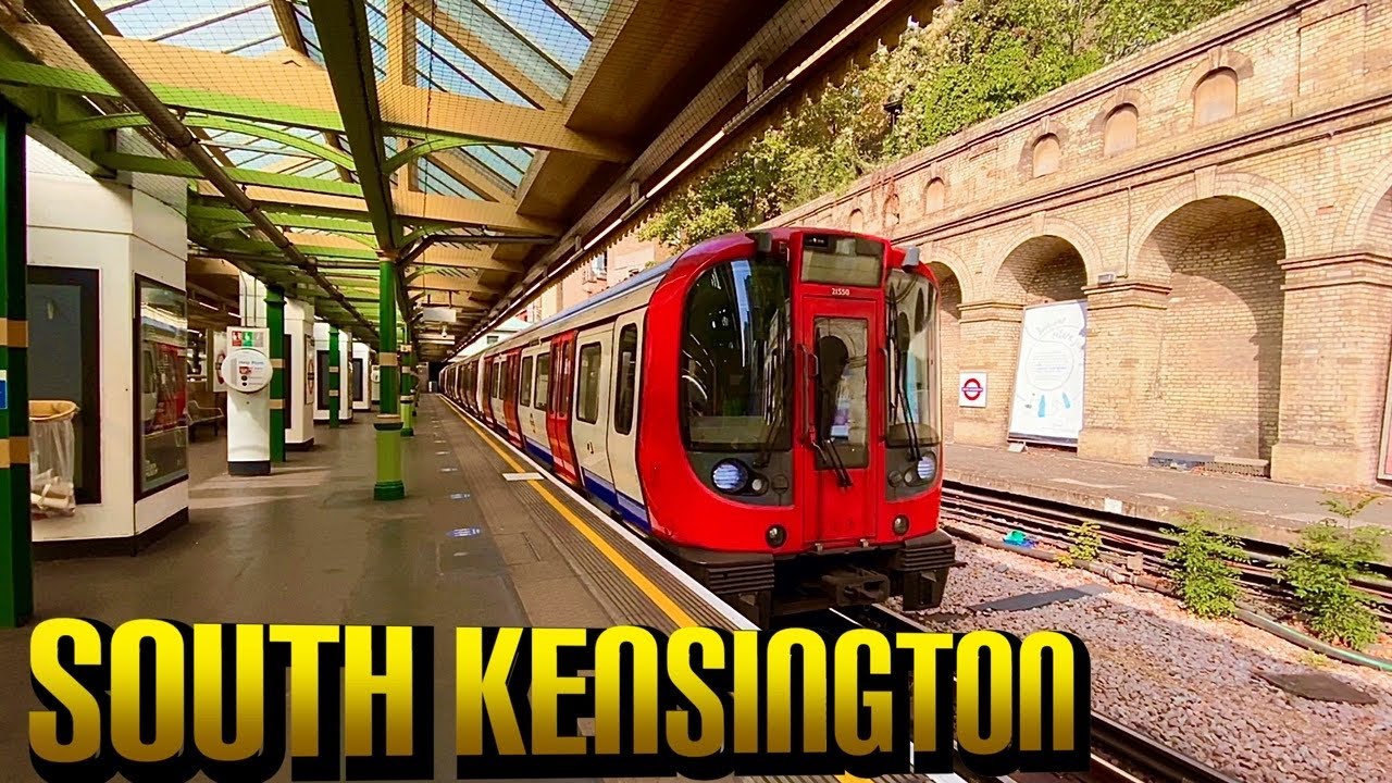 LONDON Underground / SOUTH Kensington Station / DISTRICT, CIRCLE, PICCADILLY Line In 2020
