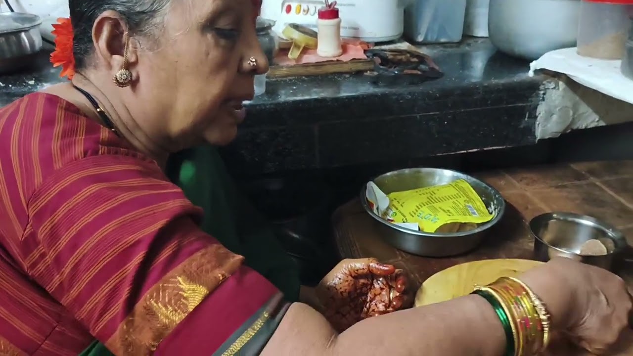 అమ్మ చేసిన నువ్వుల బూరెలు ఎలా చేయాలో ఈ వీడియో ద్వారా చూడండి