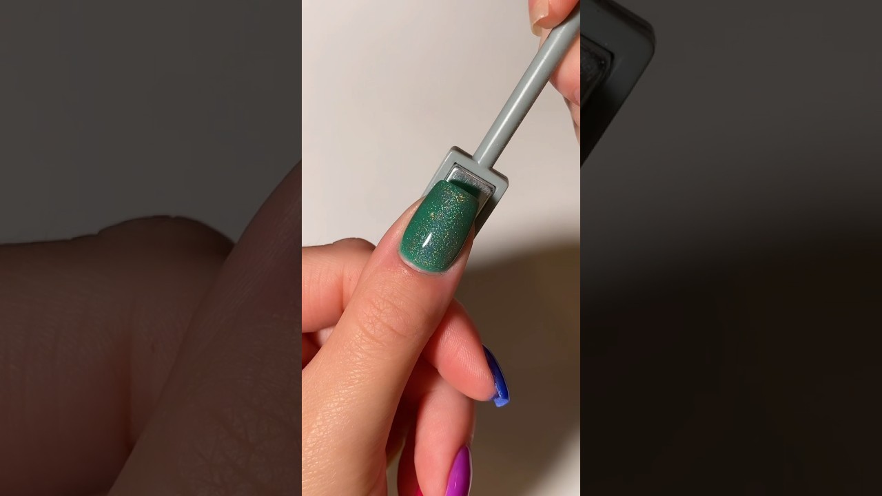 Cat eye on dip powder nails ✨🤩 #cateyegel #dippowder #nailart #naturalnails #nailshorts