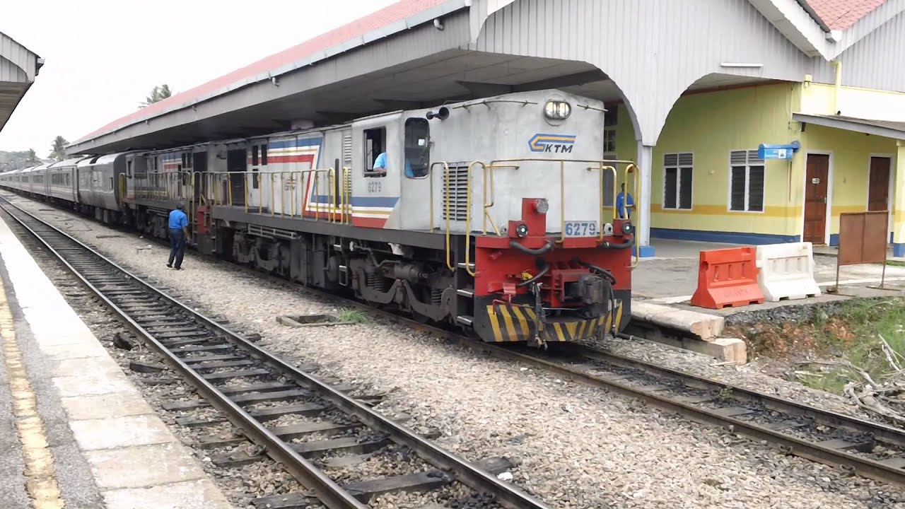 6279 and 6614 depart Gemas 13th March 2012