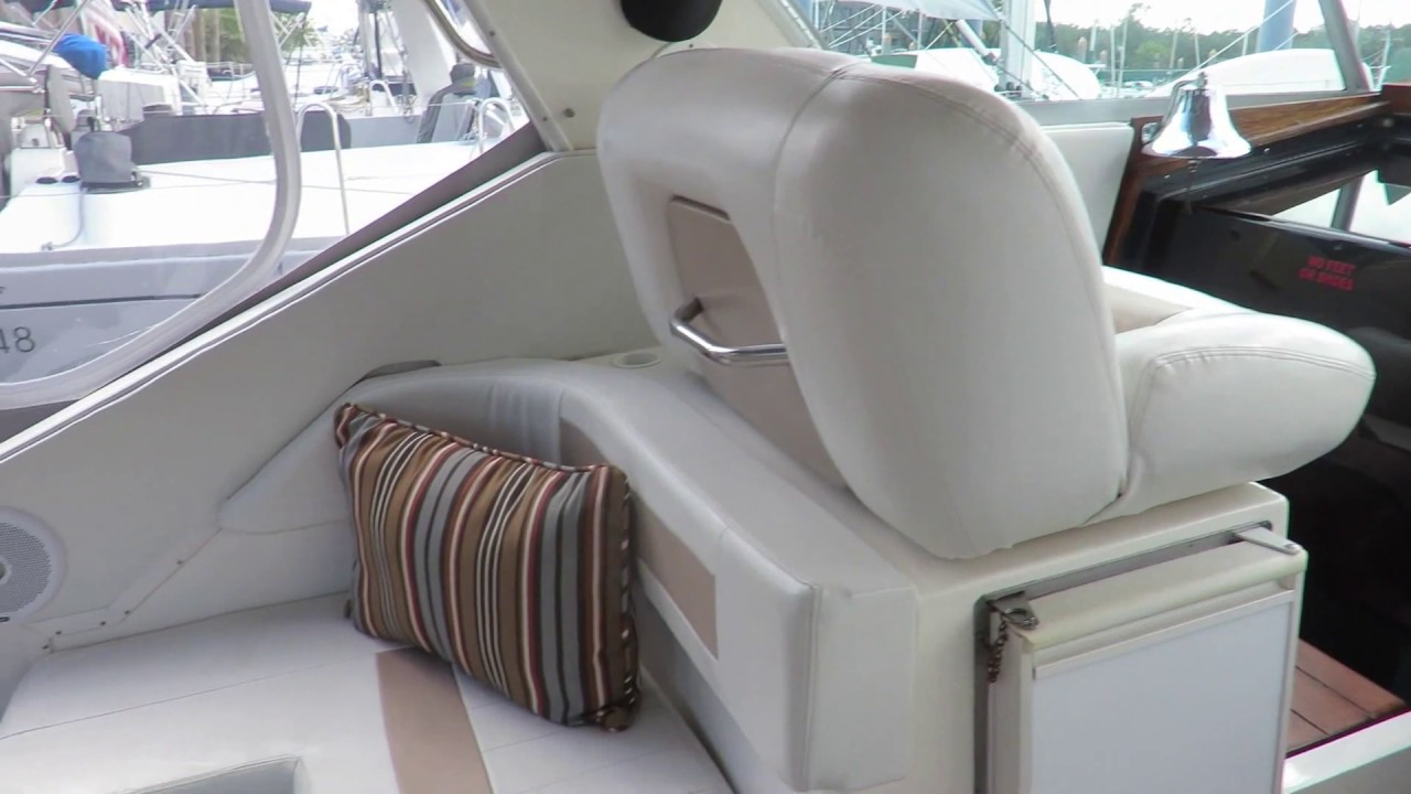 1990 Sea Ray 390 Express