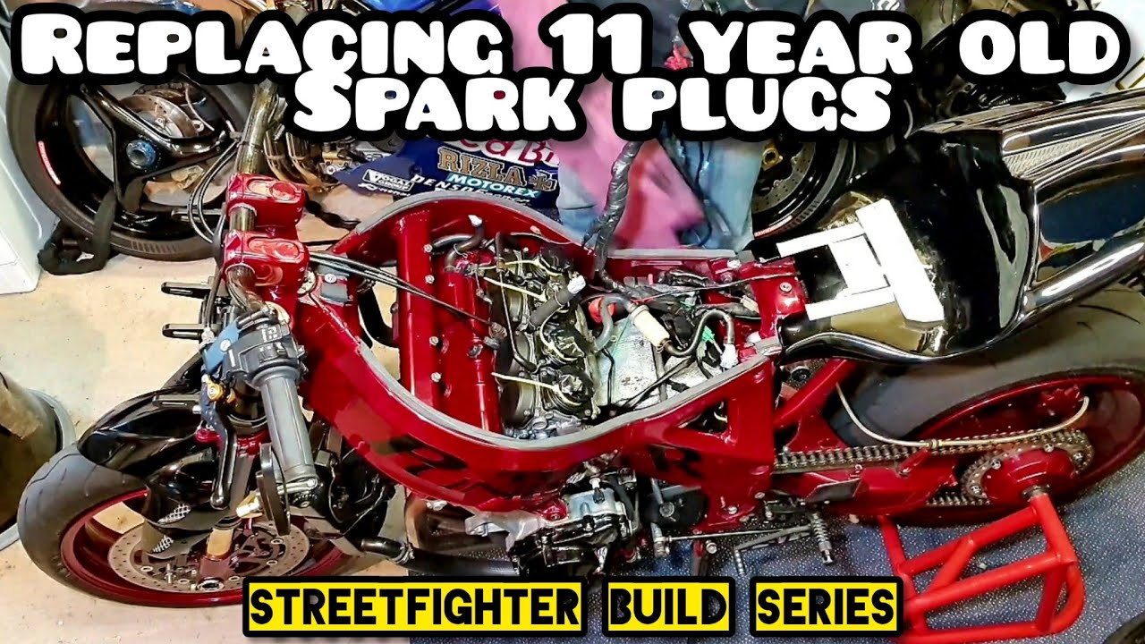 Replacing 11 year old Spark Plugs - CBR900 Streetfighter Build Series