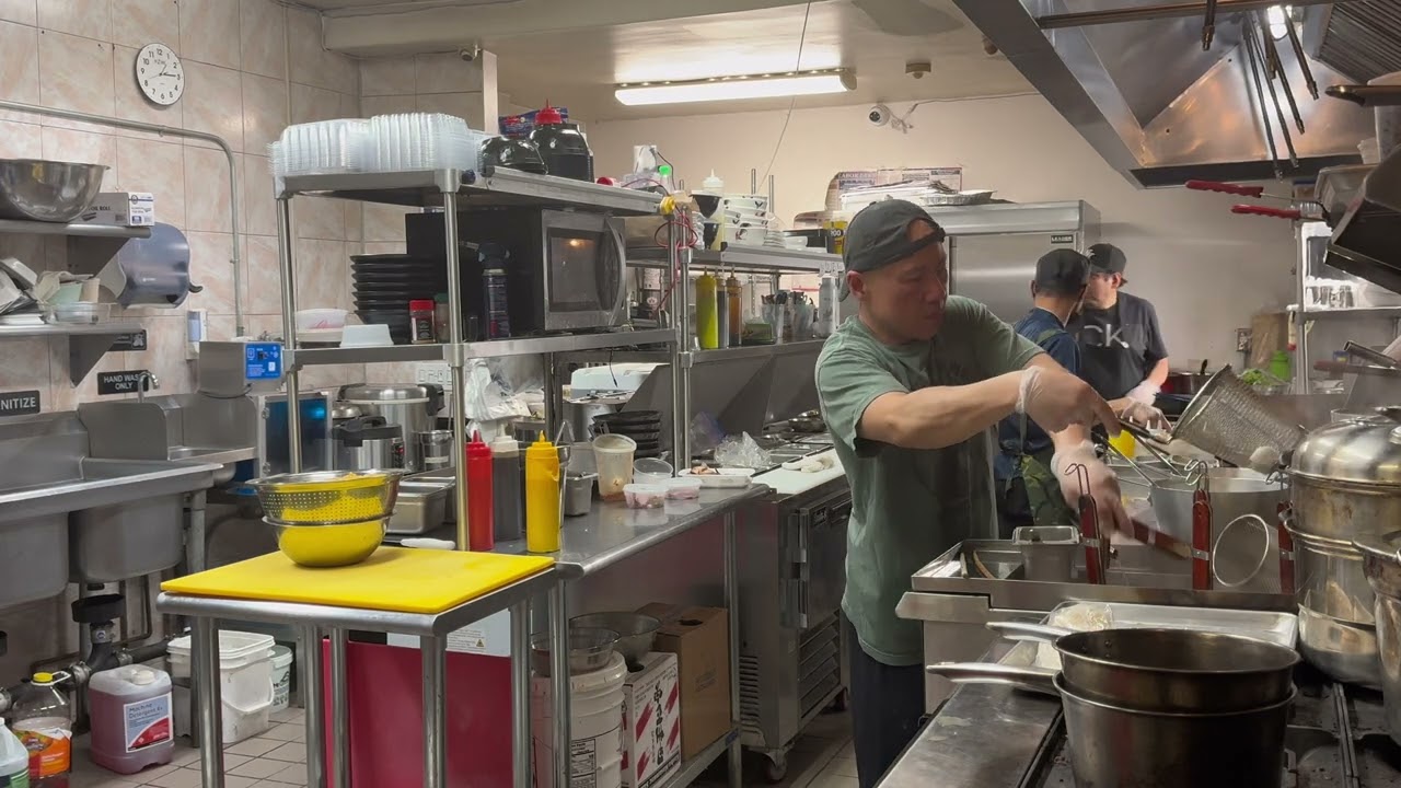 Siempre en la cocina saludos mi gente 