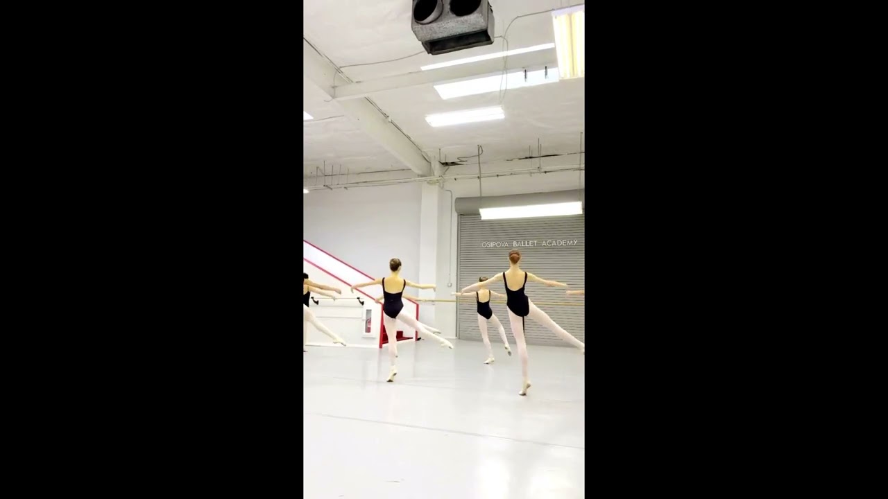 How we dance Rond de jambe par terre in combination with Battement Fondu, class from California 芭蕾舞