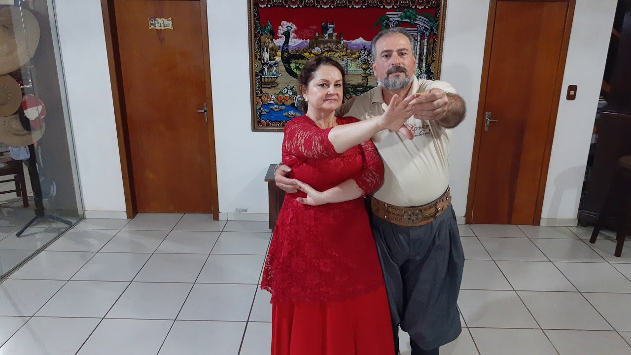 Aula de danças de xote figurado