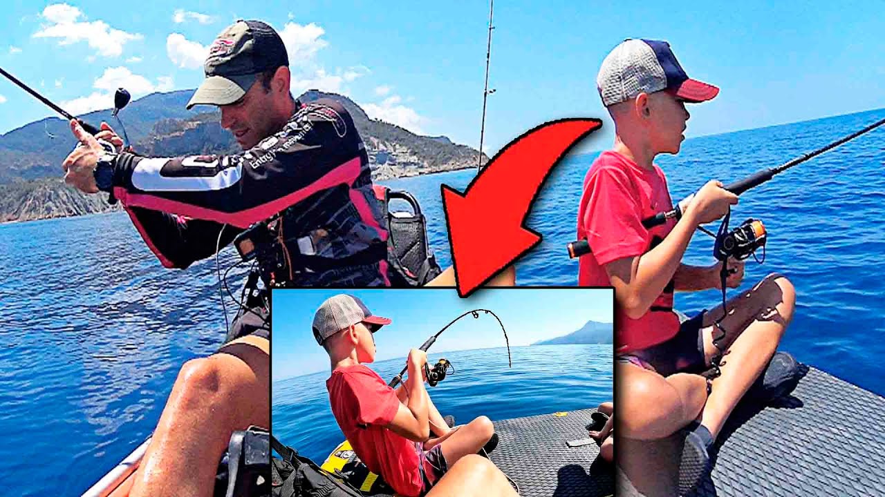 PESCANDO en KAYAK/PADEL con los NANOS ¡¡EL NIÑO SACA UN BICHO!!