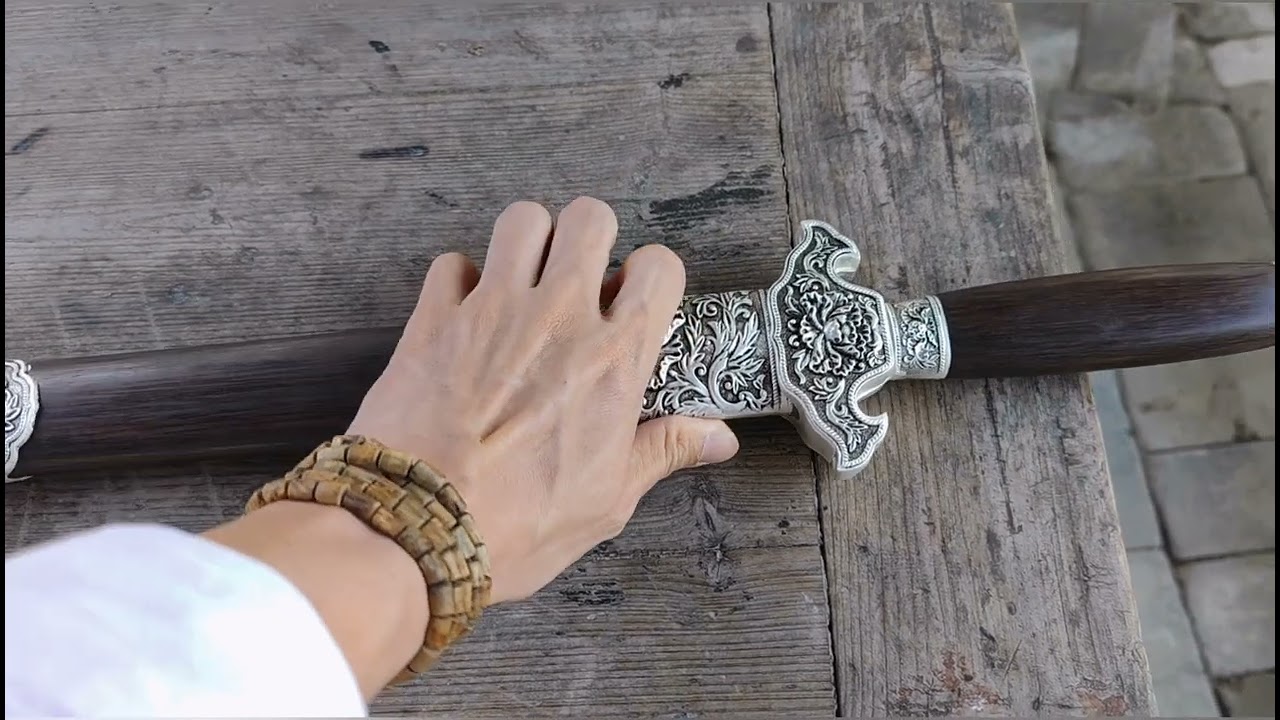 浙江龍泉寶劍工廠開箱，價值一棟房的寶劍原來長這樣